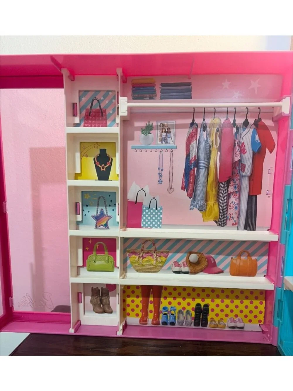Barbie Pink Folding Dream Closet Case Hanger Mirror Mattel 2019 Toy Playset